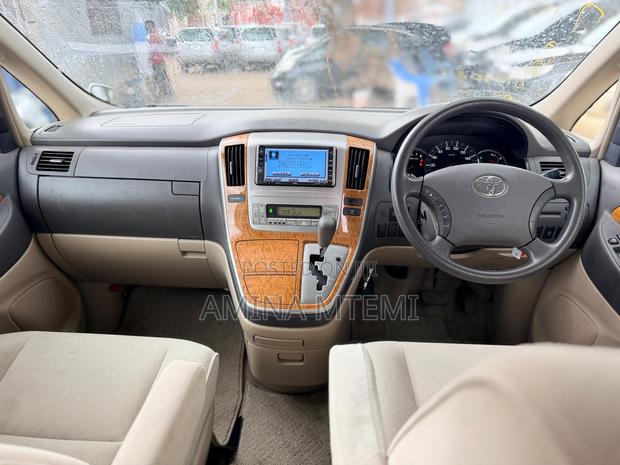 Toyota Alphard 2.4 Petrol AWD 2005 White