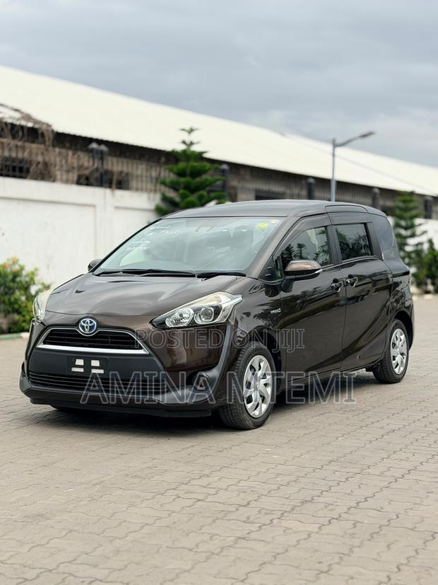 Toyota Sienta 1.5 AWD 2016 Black