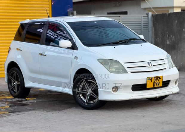 Toyota IST 2004 White