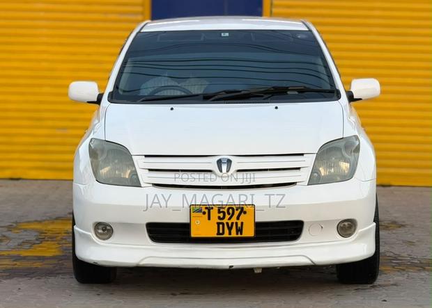 Toyota IST 2004 White