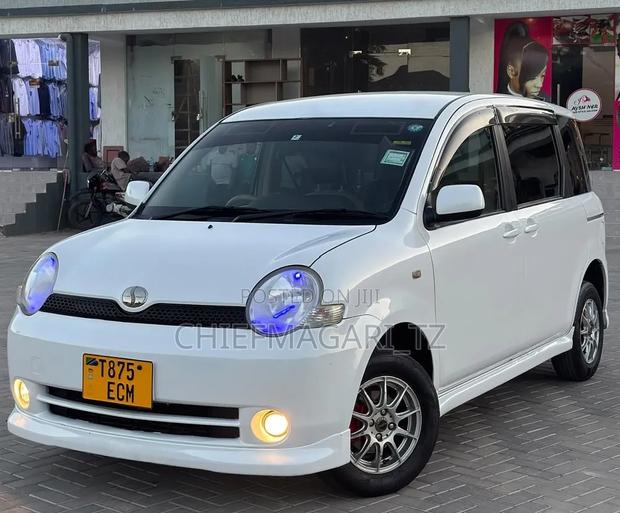 Toyota Sienta 2003 White