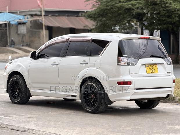 Mitsubishi Outlander 2011 White