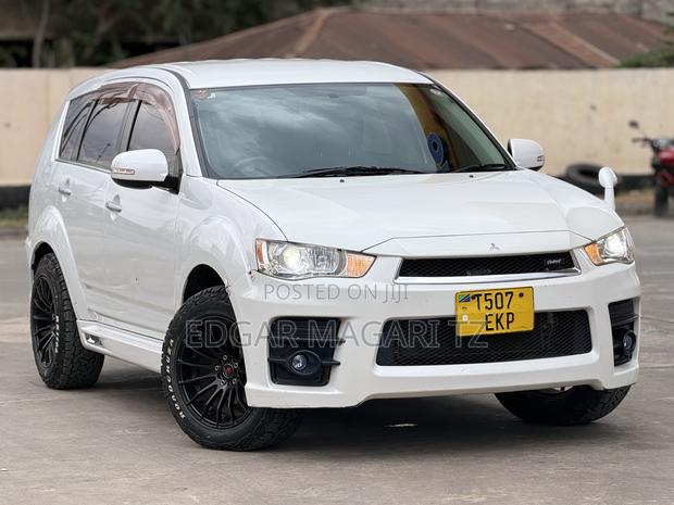 Mitsubishi Outlander 2011 White