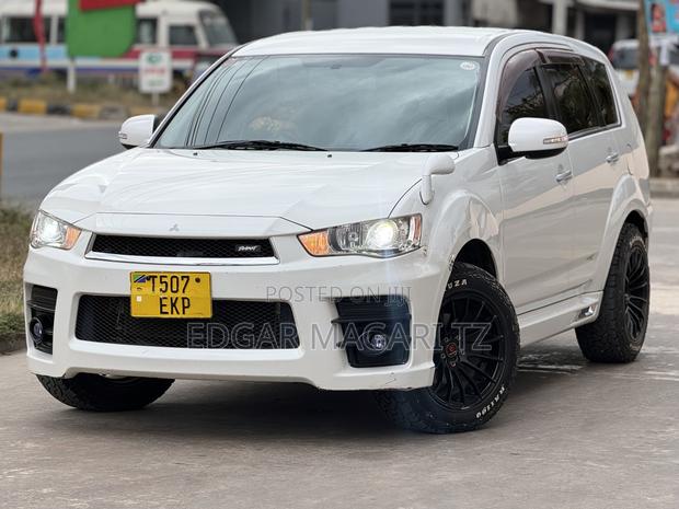 Mitsubishi Outlander 2011 White