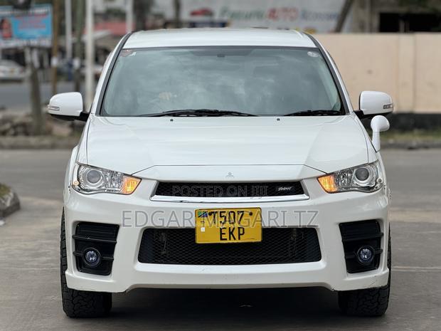 Mitsubishi Outlander 2011 White