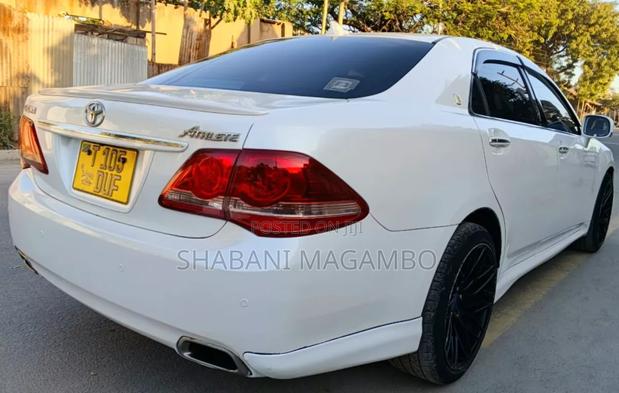 Toyota Crown 2008 White