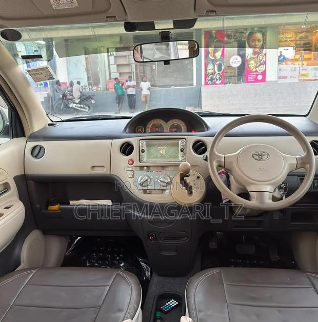 Toyota Sienta 2003 White