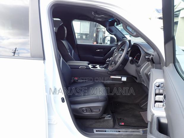 Toyota Land Cruiser 2024 White
