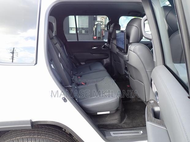 Toyota Land Cruiser 2024 White