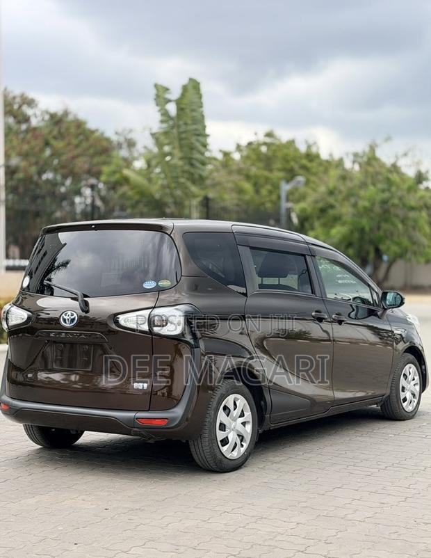 Toyota Sienta 2016 Black