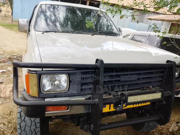 Toyota Hilux 1994 White