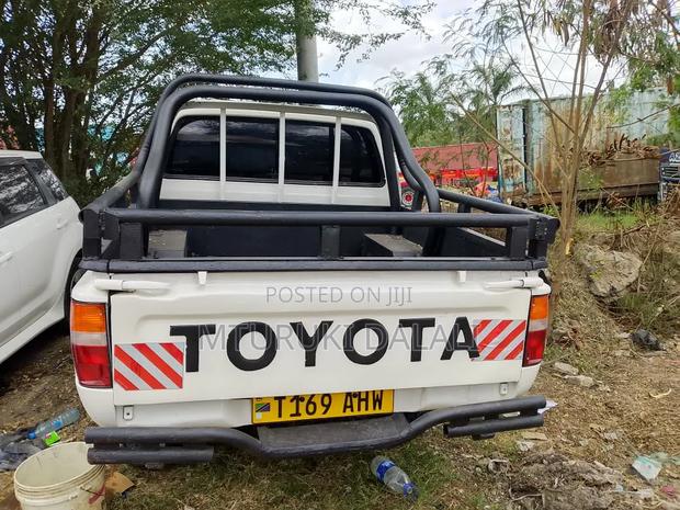 Toyota Hilux 1994 White