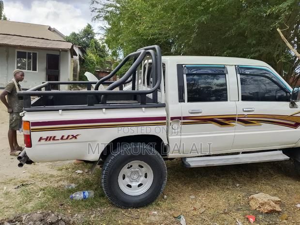 Toyota Hilux 1994 White