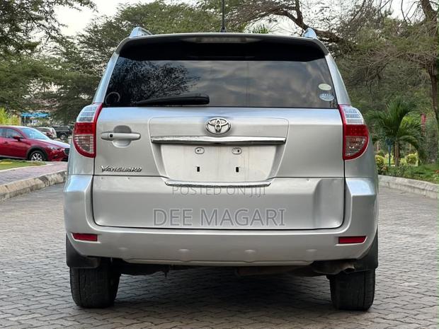 Toyota Vanguard 2007 Silver