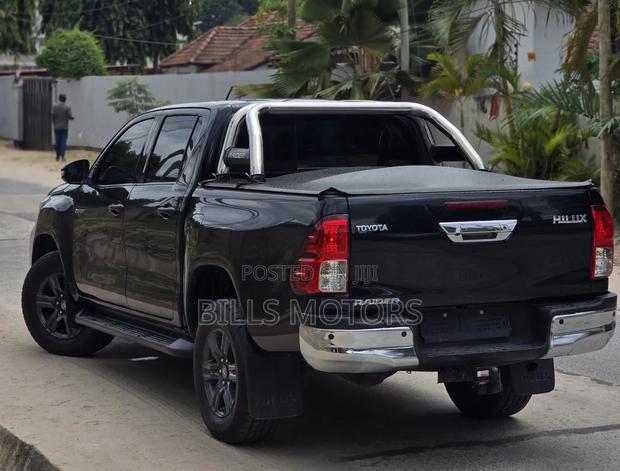 Toyota Hilux Revo Double Cab Deisel 2.4 RWD 2021 Black