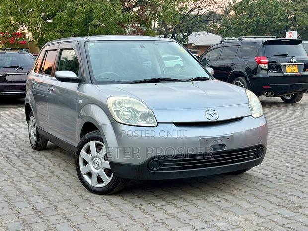 Mazda Verisa 2009 Silver