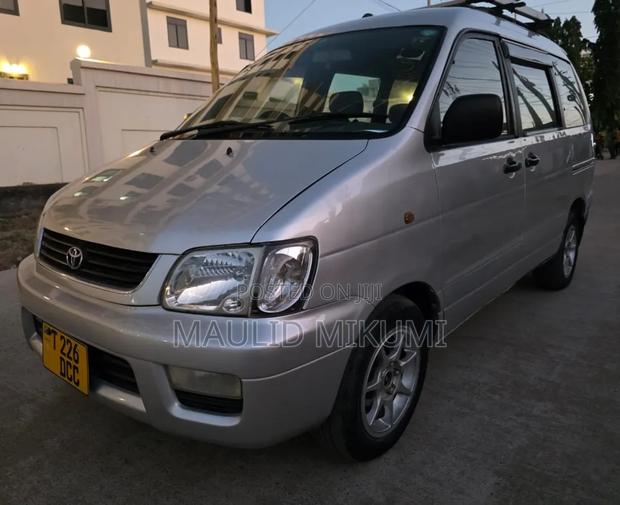 Toyota Noah 2001 Silver
