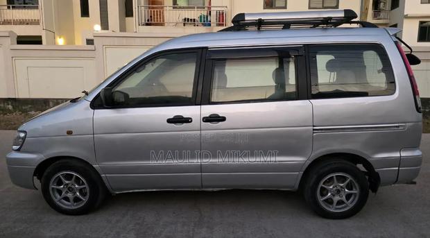 Toyota Noah 2001 Silver