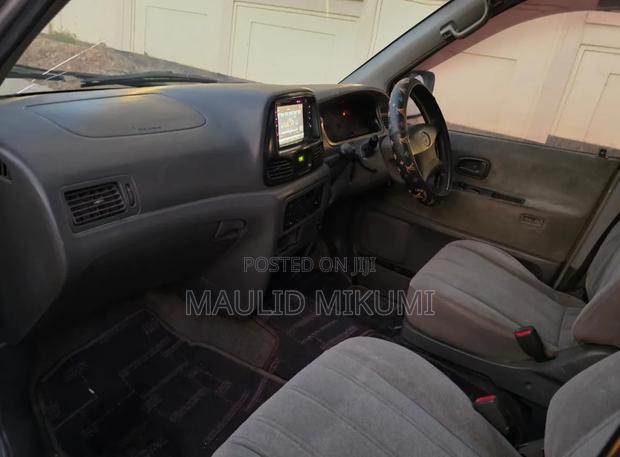 Toyota Noah 2001 Silver