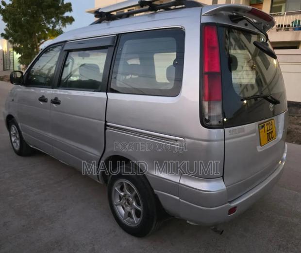 Toyota Noah 2001 Silver