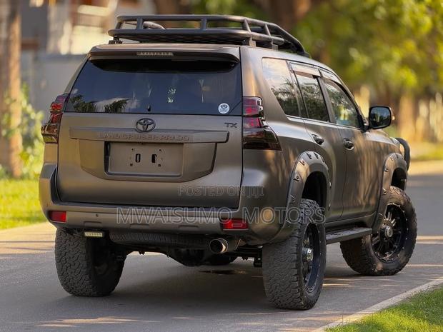Toyota Land Cruiser Prado 2014 Green