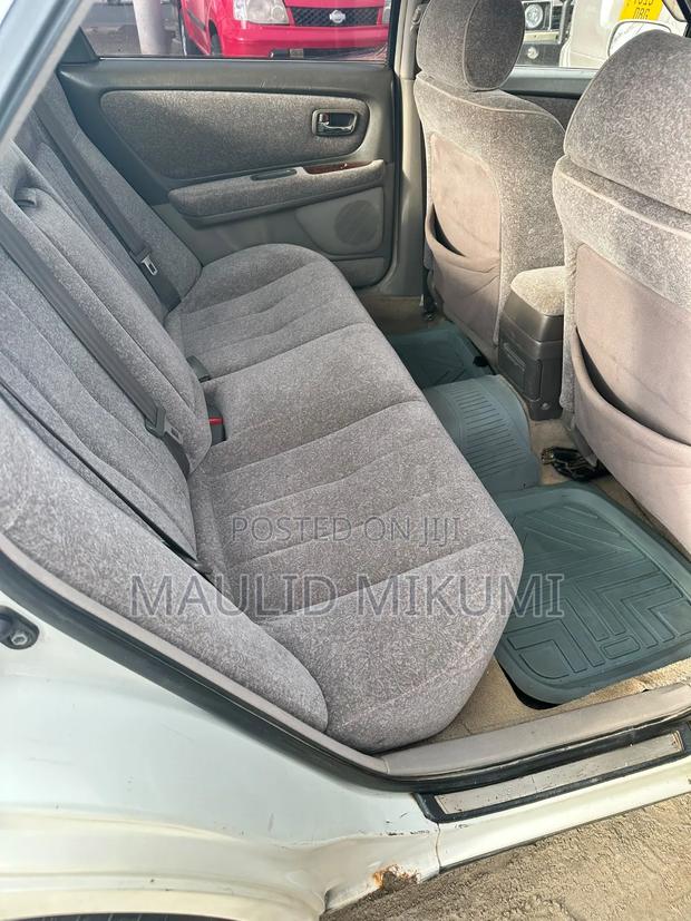 Toyota Cresta 1998 White