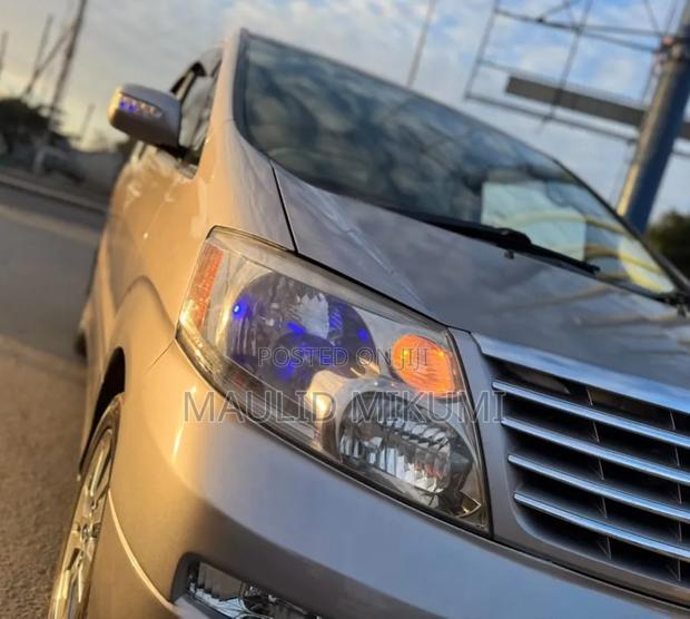 Toyota Alphard 2005 Silver