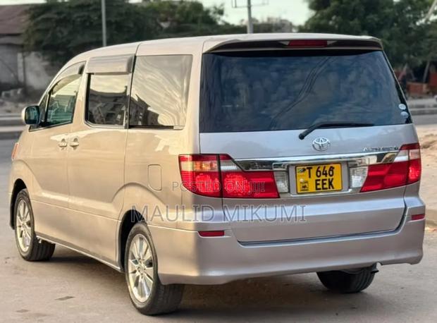 Toyota Alphard 2005 Silver