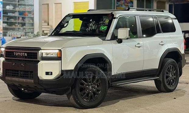 Toyota Land Cruiser Prado 2025 White