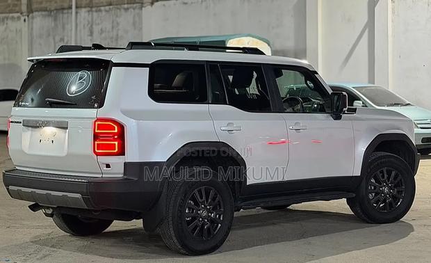 Toyota Land Cruiser Prado 2025 White
