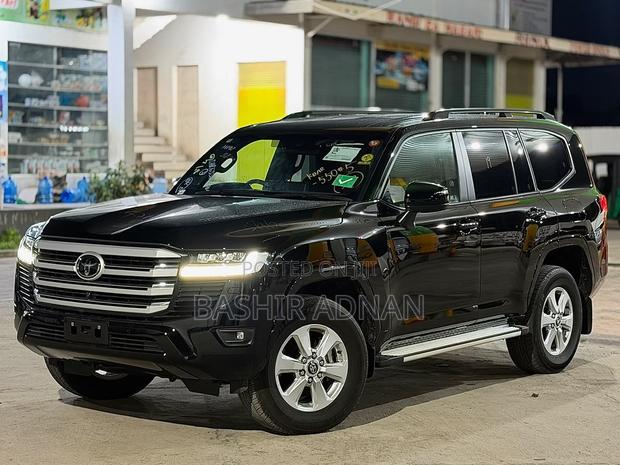 Toyota Land Cruiser LC300 2024 Black