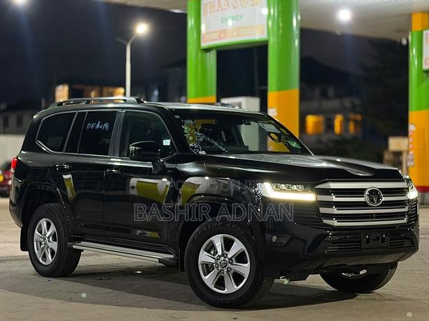 Toyota Land Cruiser LC300 2024 Black