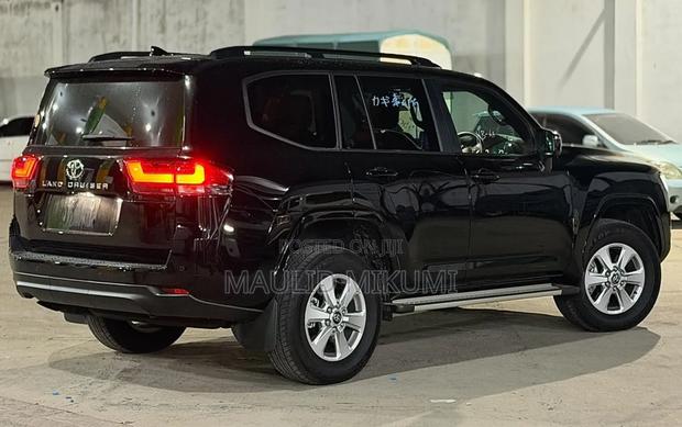 Toyota Land Cruiser 2024 Black