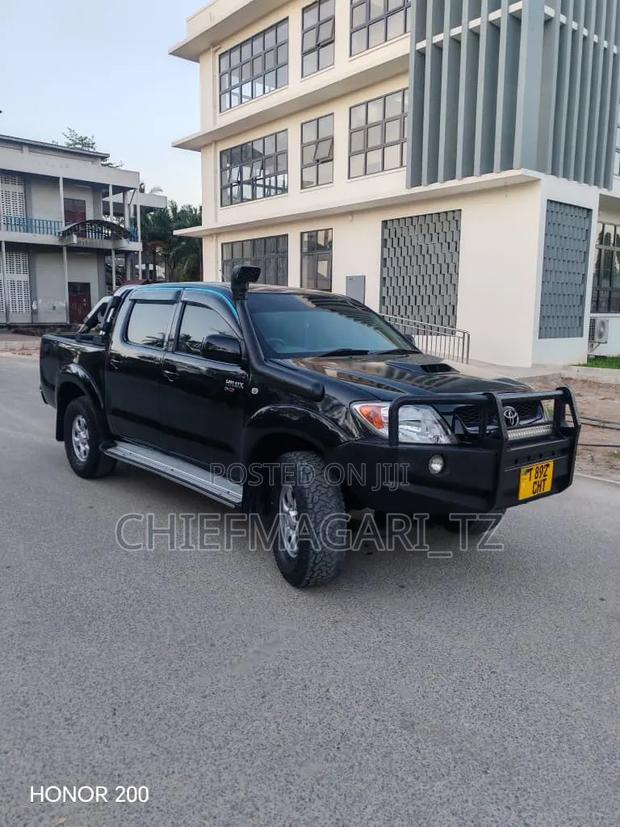 Toyota Hilux 2006 Matt Black