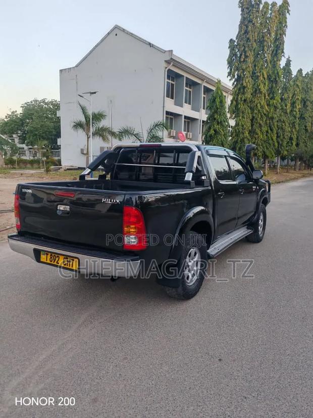 Toyota Hilux 2006 Matt Black