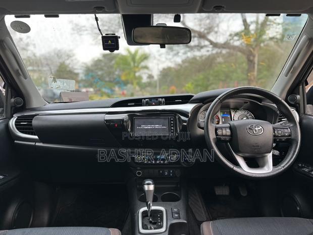 Toyota Hilux 2021 Matt Black