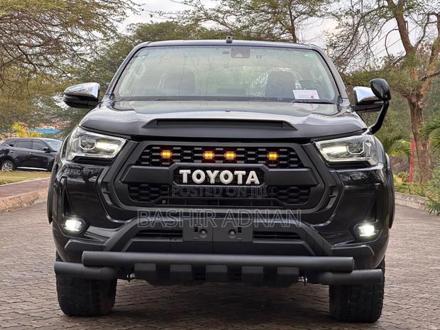 Toyota Hilux 2021 Matt Black
