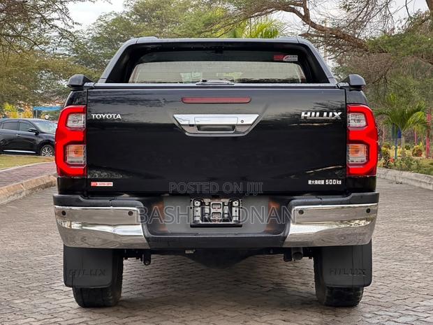 Toyota Hilux 2021 Matt Black
