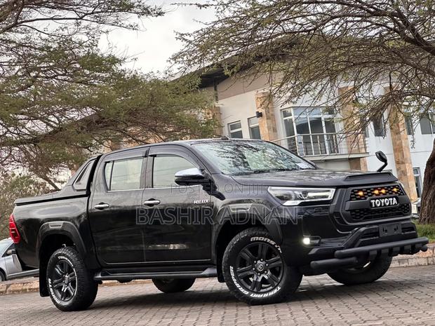Toyota Hilux 2021 Matt Black