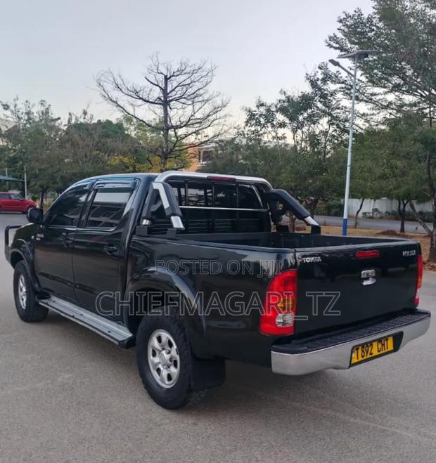 Toyota Hilux 2006 Matt Black