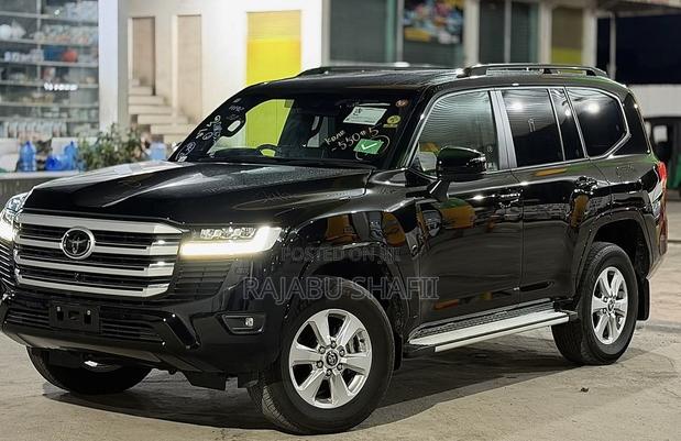 Toyota Land Cruiser LC300 2024 Black
