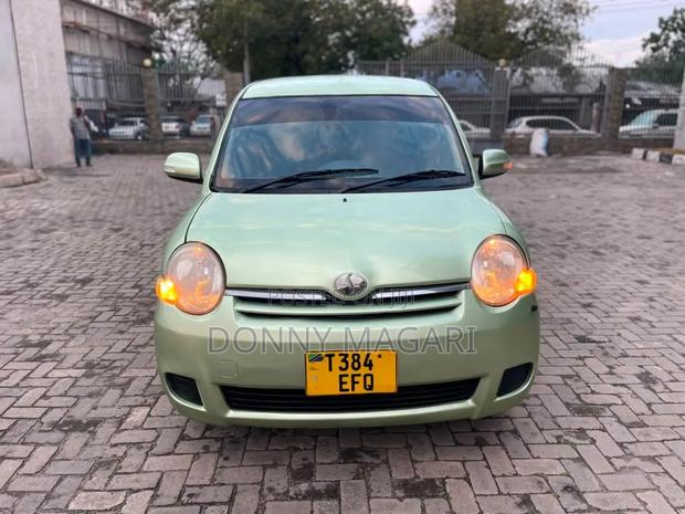 Toyota Sienta 2006 Green