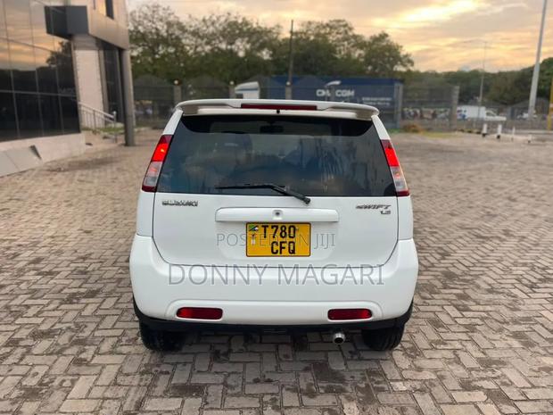 Suzuki Swift 2004 White
