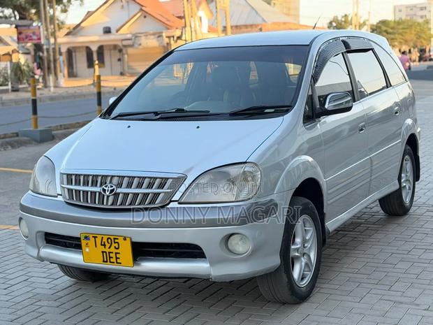 Toyota Nadia 2001 Silver
