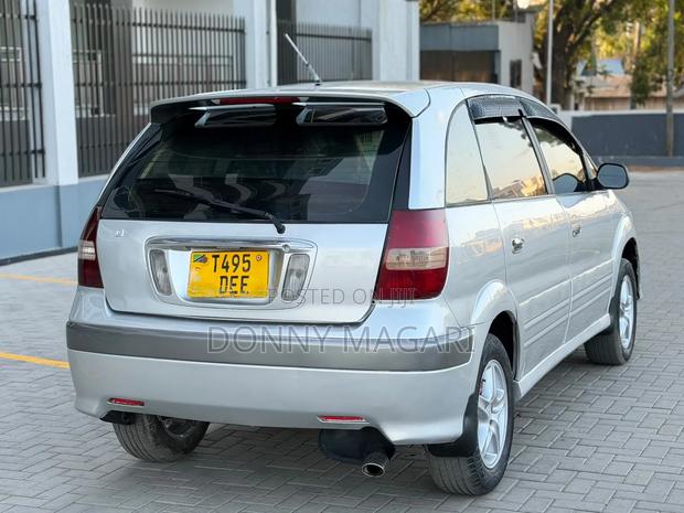 Toyota Nadia 2001 Silver