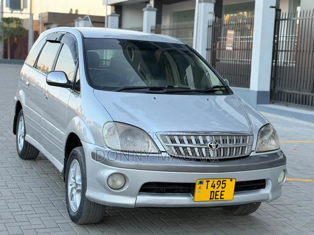 Toyota Nadia 2001 Silver