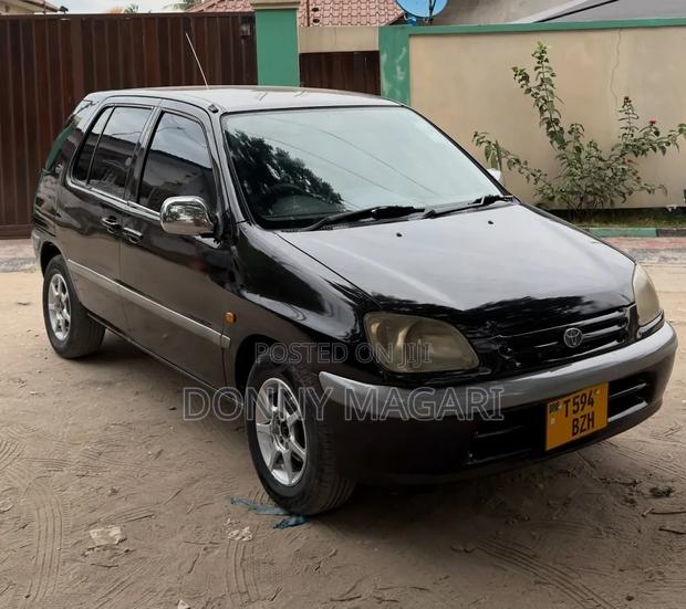Toyota Raum 2003 Black