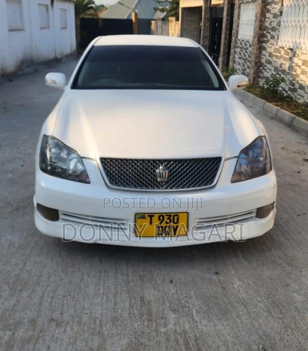 Toyota Crown 2006 White
