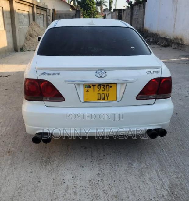 Toyota Crown 2006 White