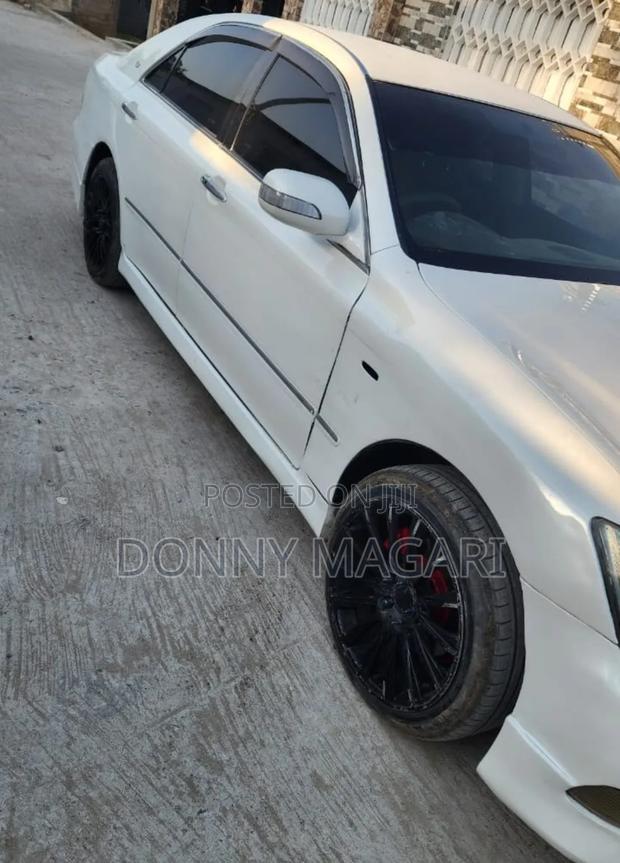 Toyota Crown 2006 White